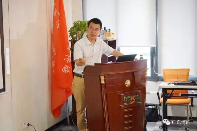 金陵力聯(lián)思有限公司工程師徐秀華講解《樹脂、膠衣產(chǎn)品知識(shí)及應(yīng)用》